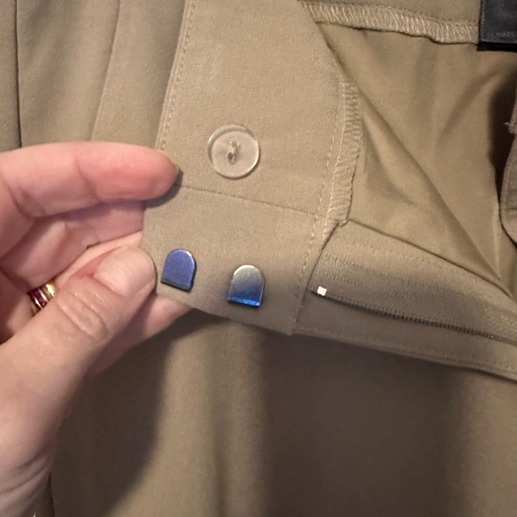 NWOT Ann Taylor size 8 Signature cut tan dress slacks. - Picture 5 of 10